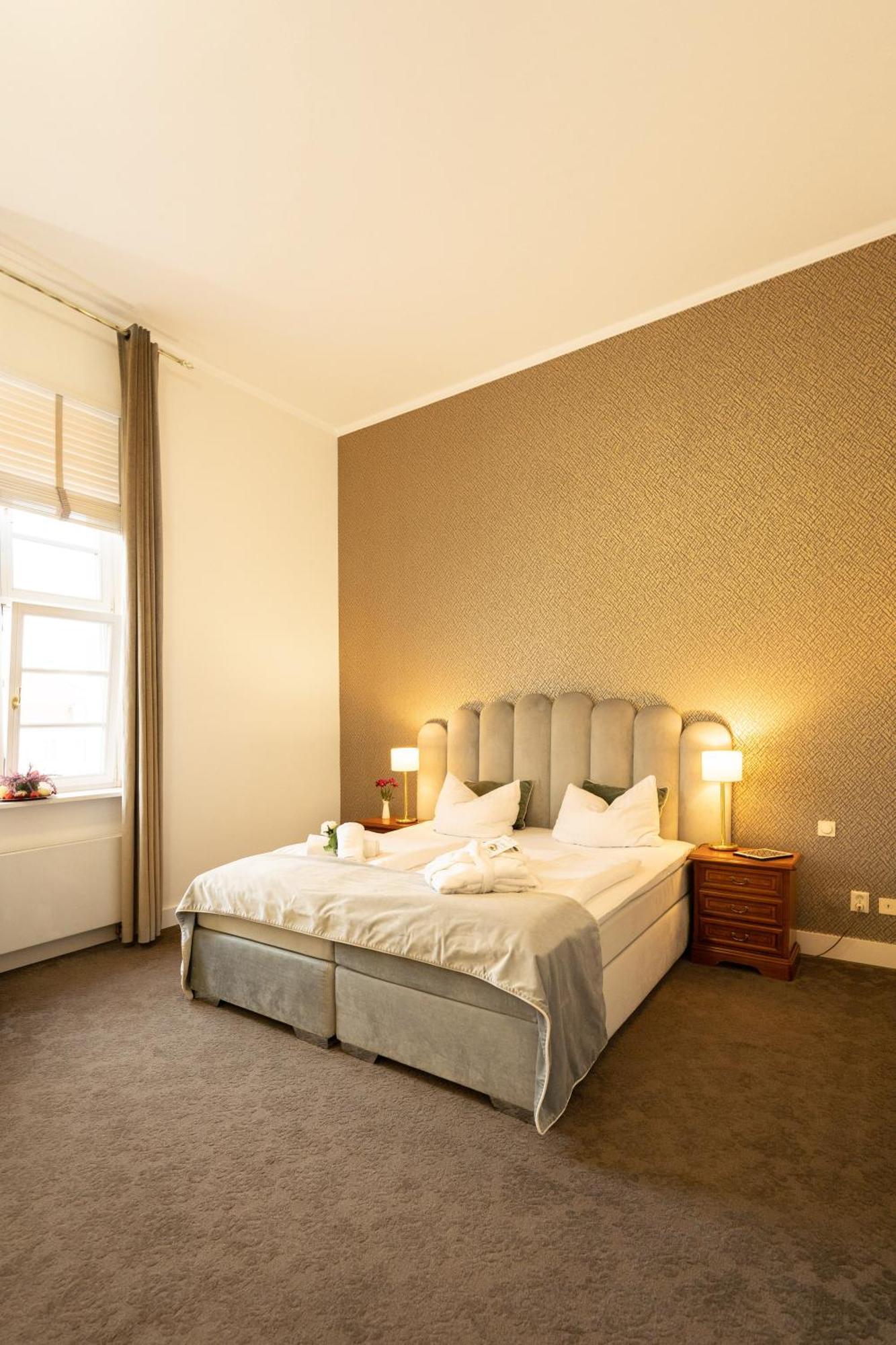 Bernstein Schlosshotel บัลเลนชเตดท์ ภายนอก รูปภาพ