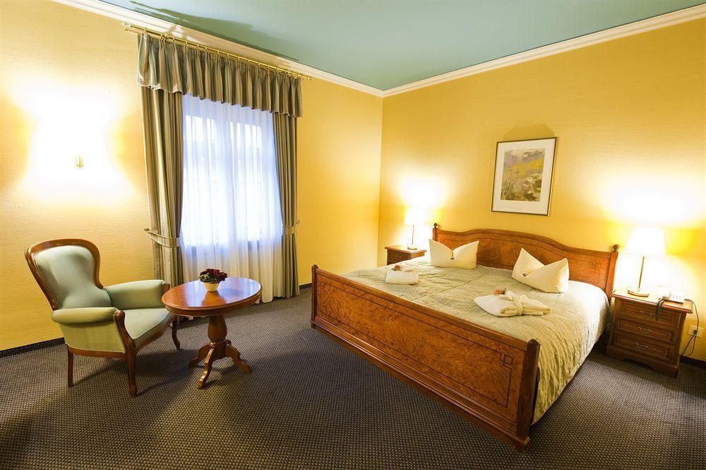 Bernstein Schlosshotel บัลเลนชเตดท์ ภายนอก รูปภาพ