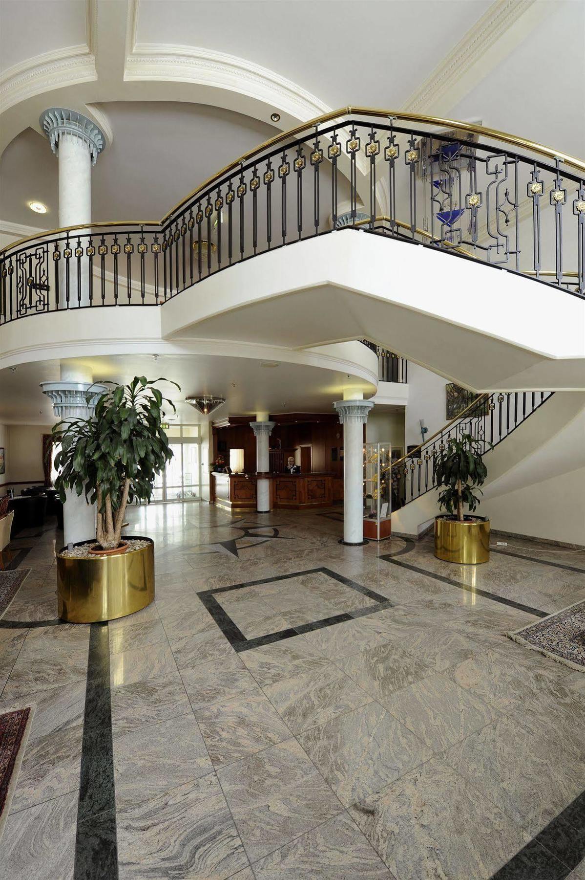Bernstein Schlosshotel บัลเลนชเตดท์ ภายนอก รูปภาพ
